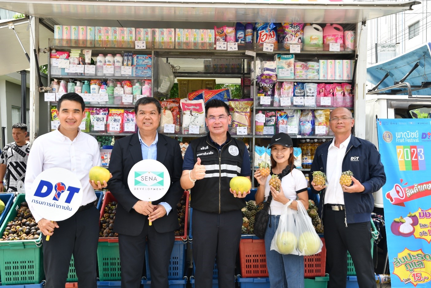 กรมการค้าภายใน พาชม รถโมบายพาณิชย์ ได้ของใช้ราคาประหยัด