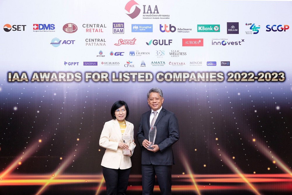 โฮมโปร คว้า 2 รางวัล : Outstanding CEO, CFO 