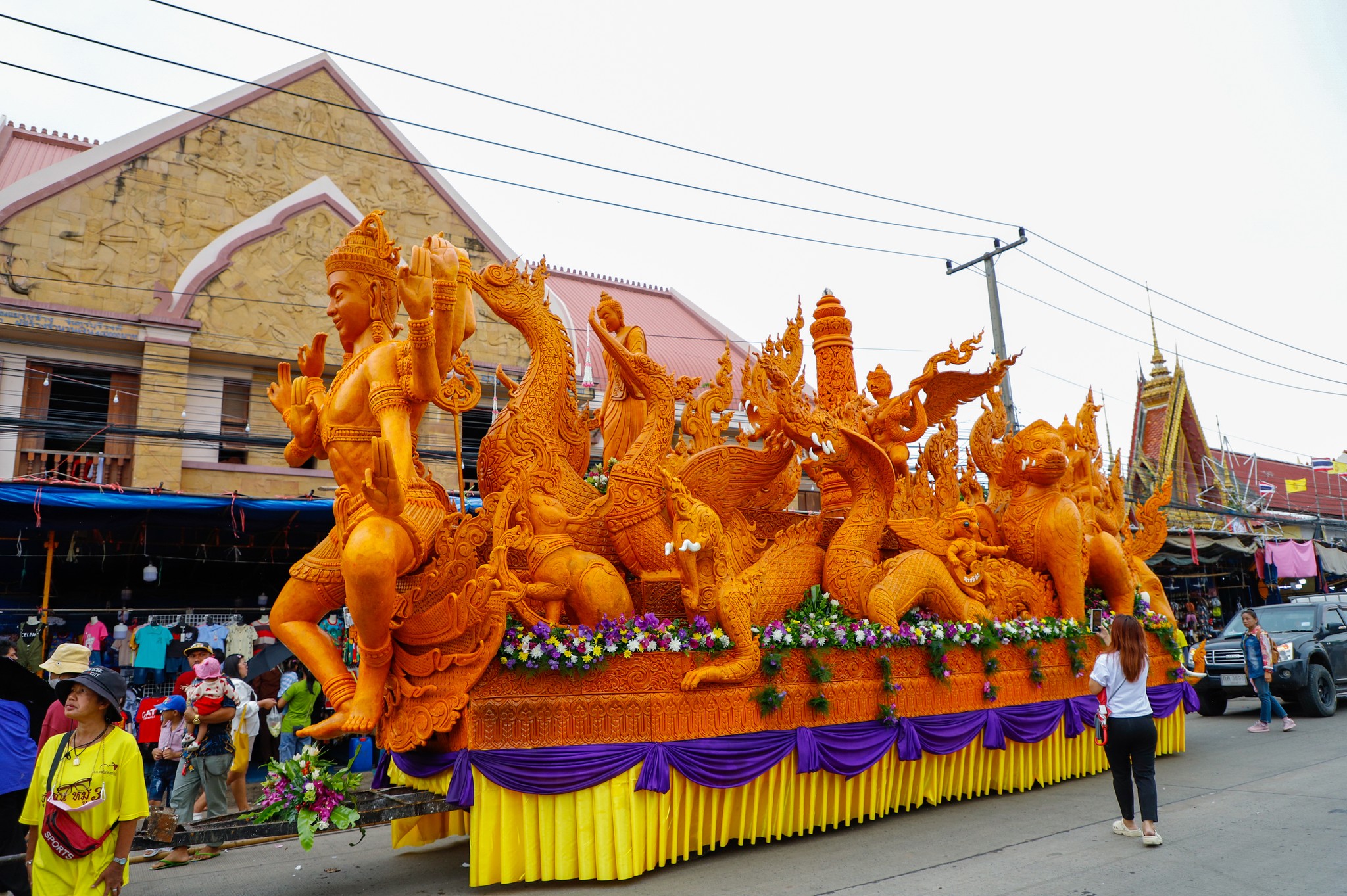 แห่เทียนเข้าพรรษา บุรีรัมย์