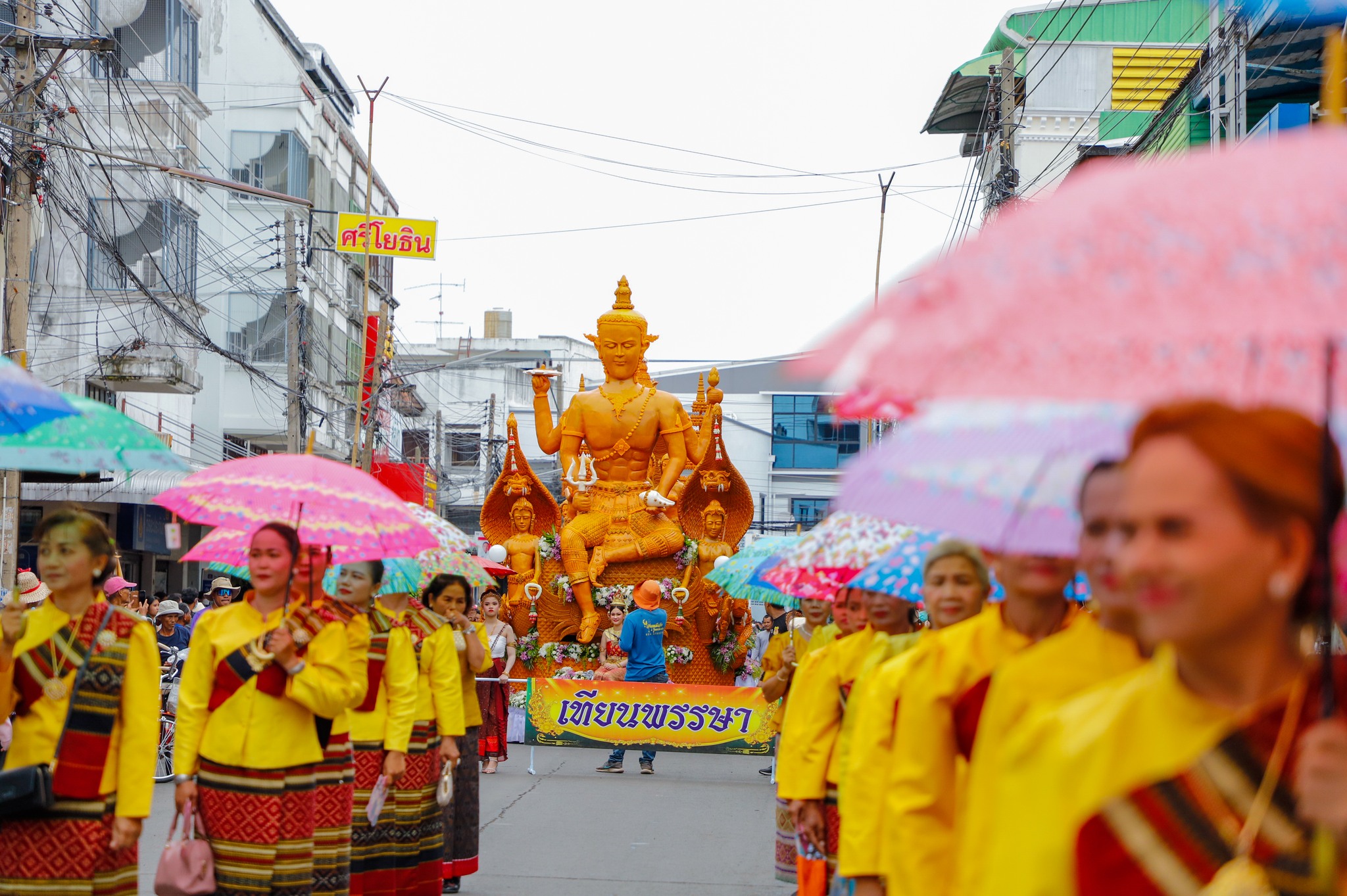 แห่เทียนเข้าพรรษา บุรีรัมย์