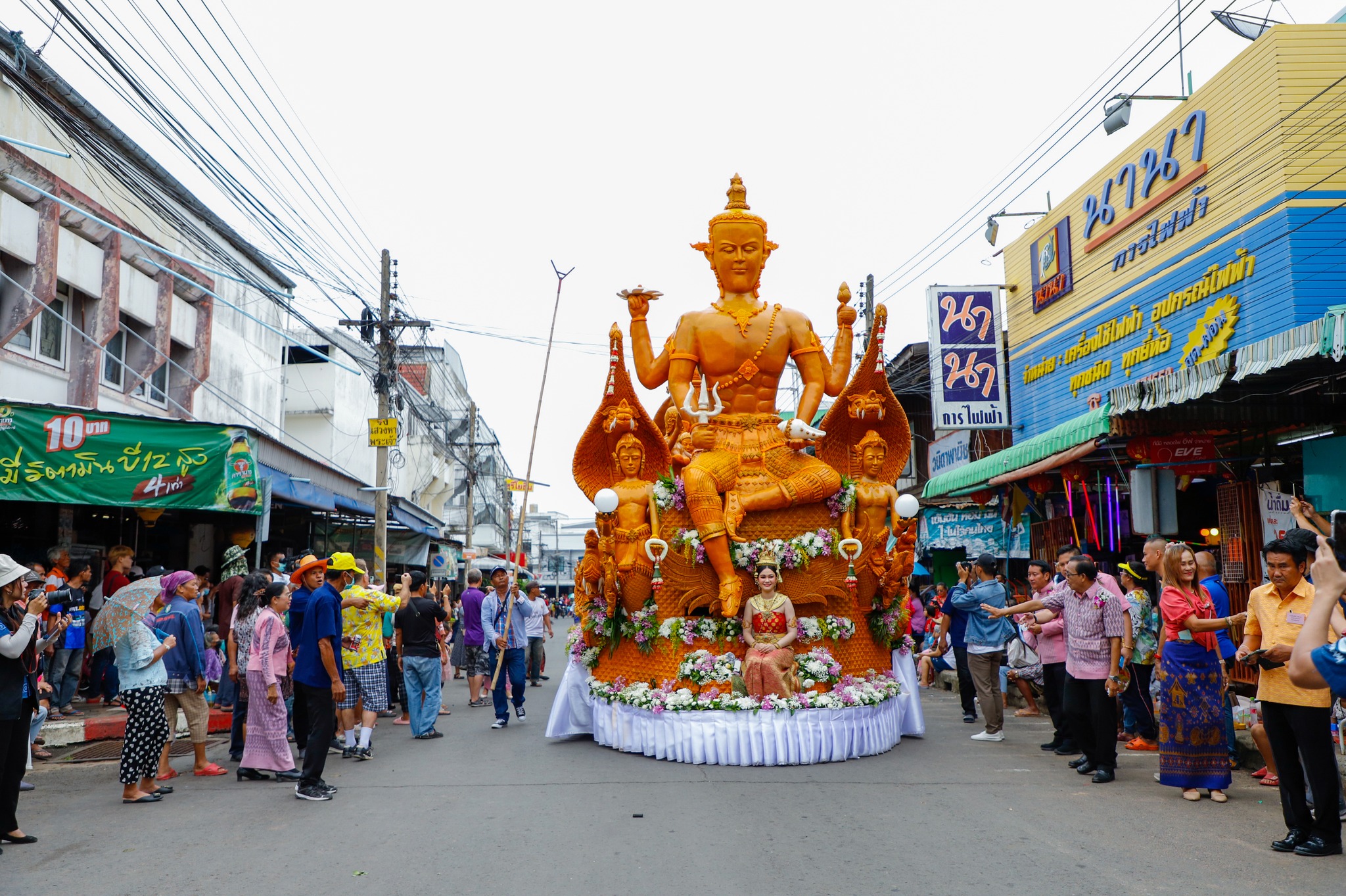 แห่เทียนเข้าพรรษา บุรีรัมย์