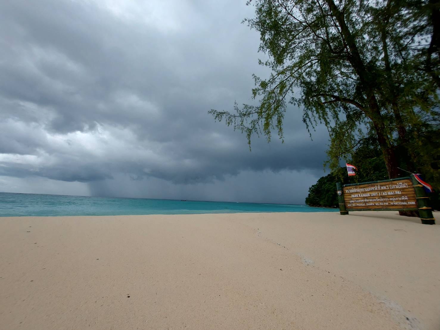 อุทยานแห่งชาติหาดนพรัตน์ธารา-หมู่เกาะพีพี แจ้งเตือนพายุเข้าต่อเนื่อง