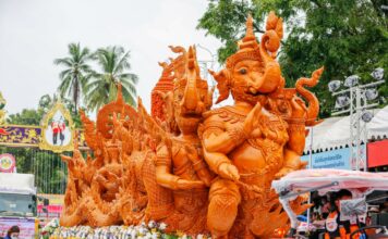 แห่เทียนพรรษา อุบลราชธานี