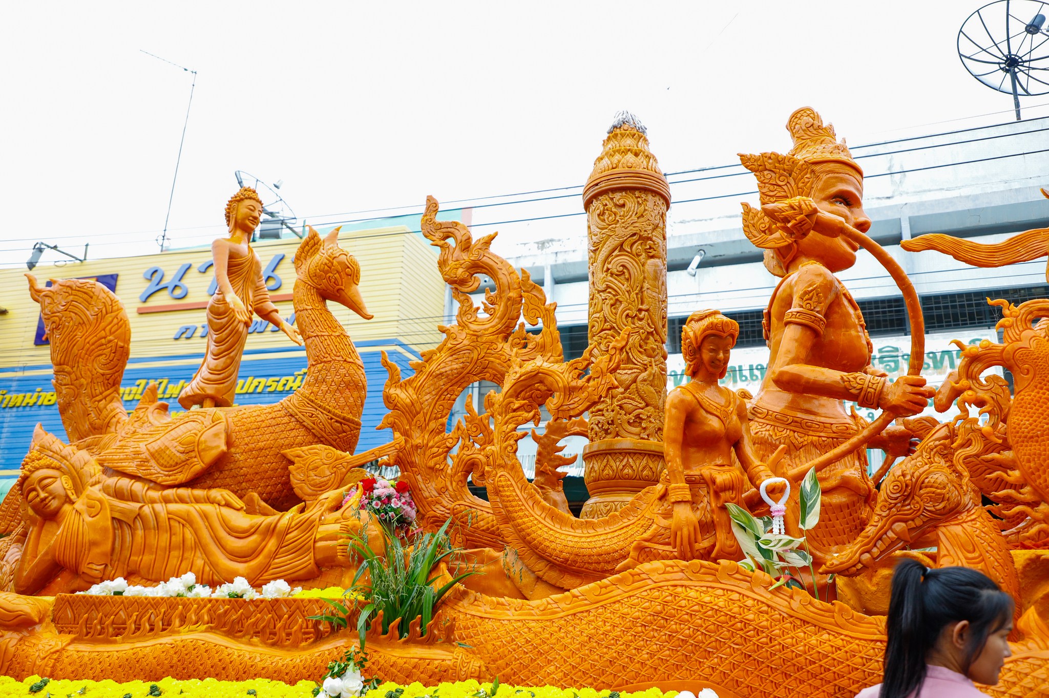 แห่เทียนเข้าพรรษา บุรีรัมย์