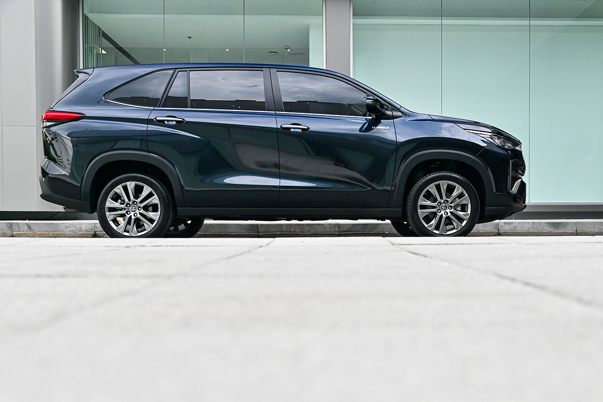 TOYOTA INNOVA ZENIX