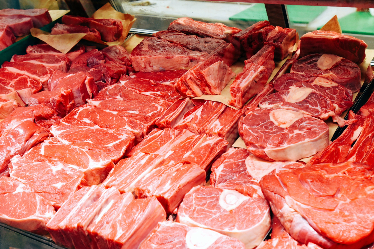 ราคาหมูเป็นกระเตื้องขึ้น กก.ละ 2-4 บาท จับตาความคืบหน้าคดีหมูเถื่อน DSI