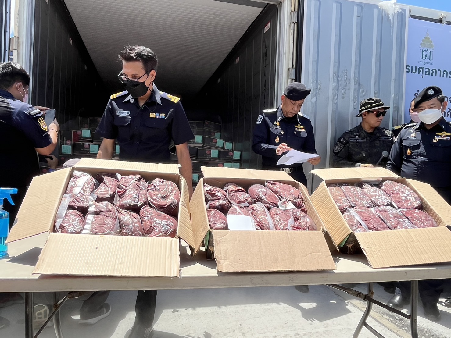 กรมศุลฯ ขอความร่วมมือ “สายเดินเรือ” รับผิดชอบค่าทำลาย “หมูเถื่อน” 161 ตู้