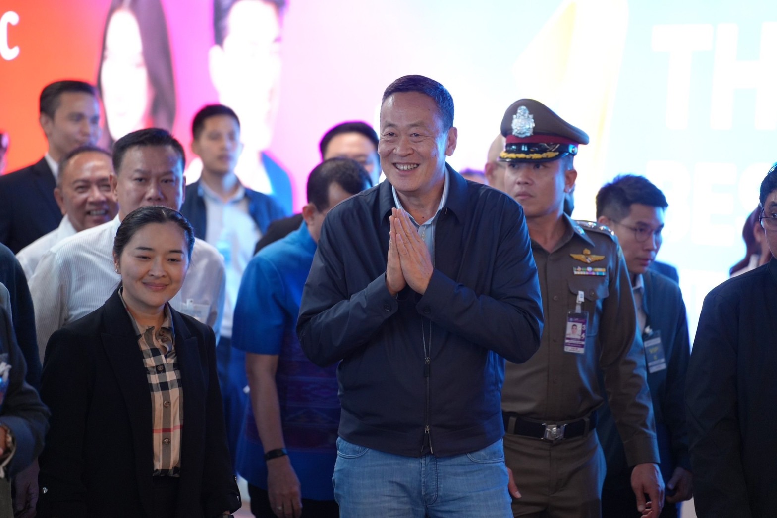 เศรษฐา ทวีสิน