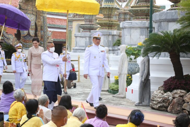 ในหลวง พระราชินี ในหลวง พระราชินี