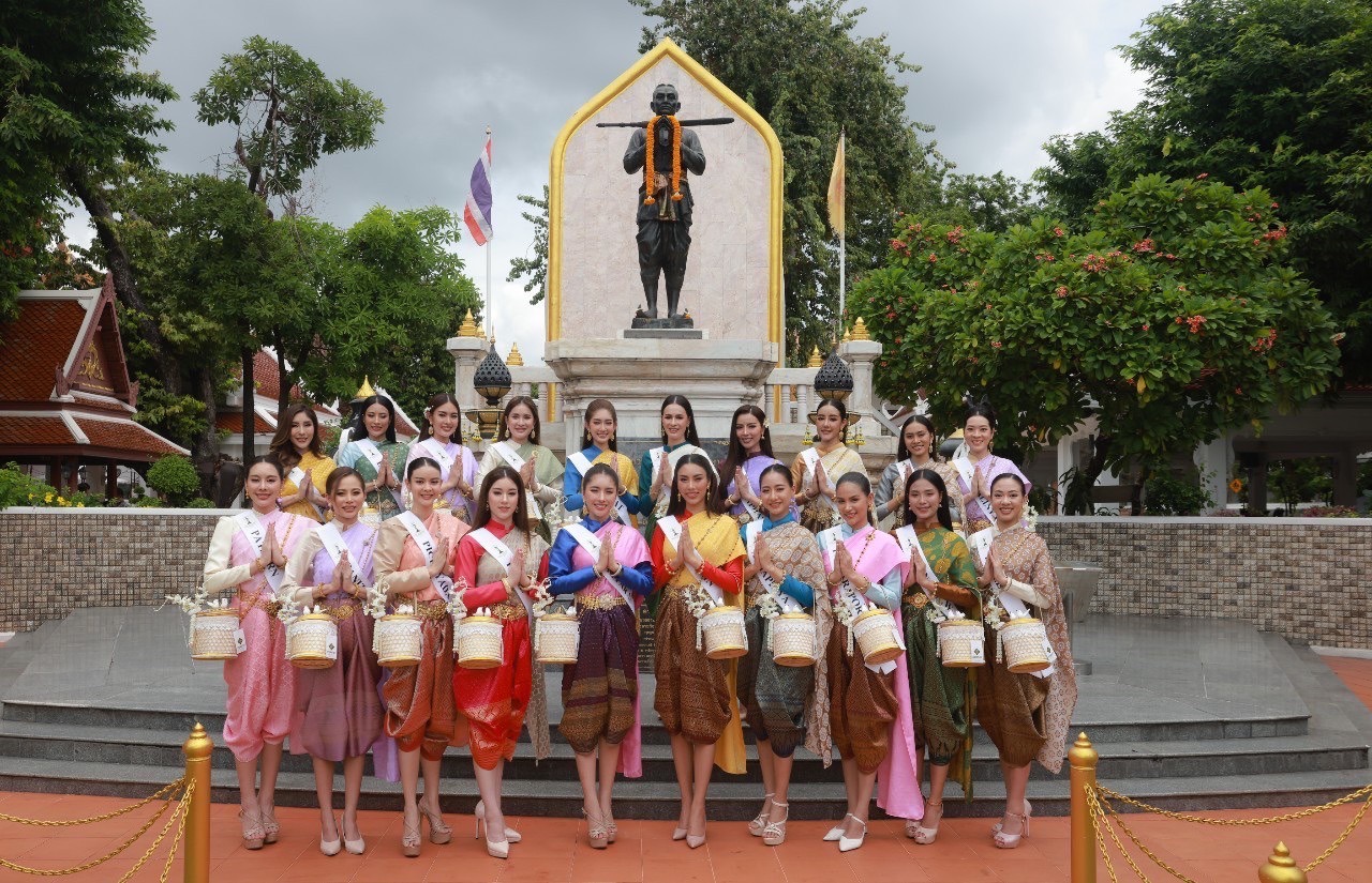 Miss Thailand International 2023 อวดโฉมชุดไทย เที่ยวย่านรัตนโกสินทร์