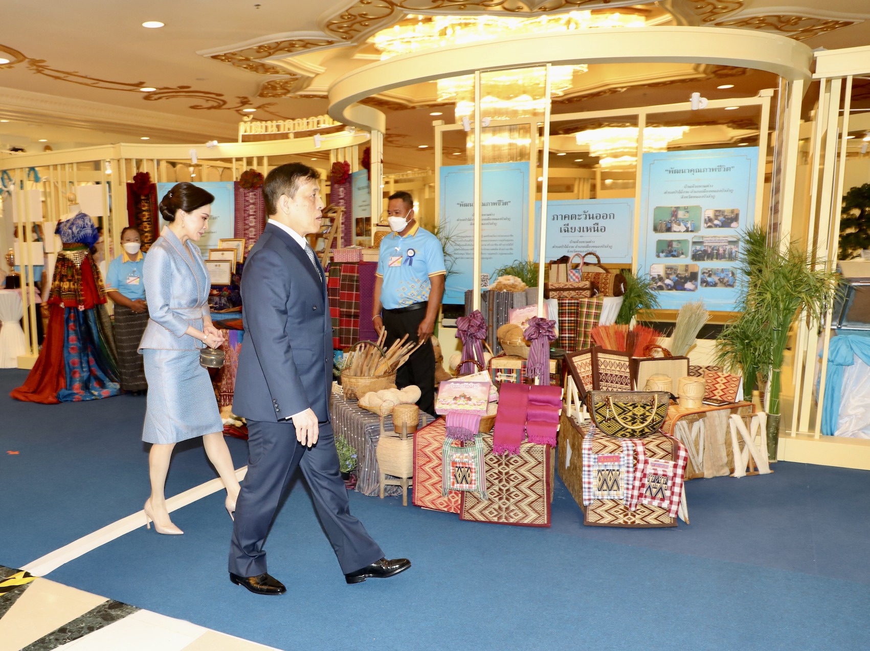ในหลวง พระราชินี เสด็จฯงานมหกรรมกองทุนแม่ของแผ่นดิน 2566