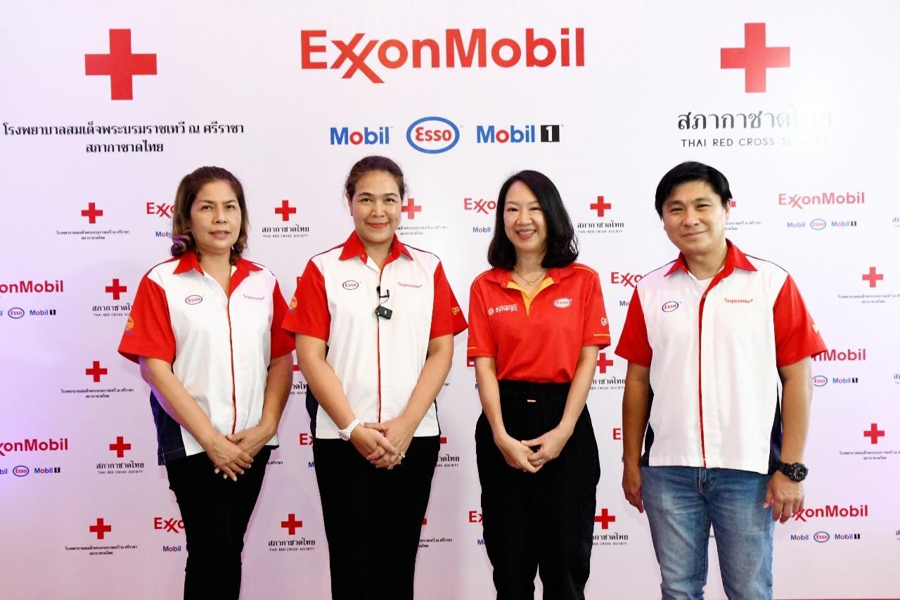 จิราพรรณ เปาวรัตน์ (คนที่ 2 จากซ้าย) จิราพรรณ เปาวรัตน์ (คนที่ 2 จากซ้าย)