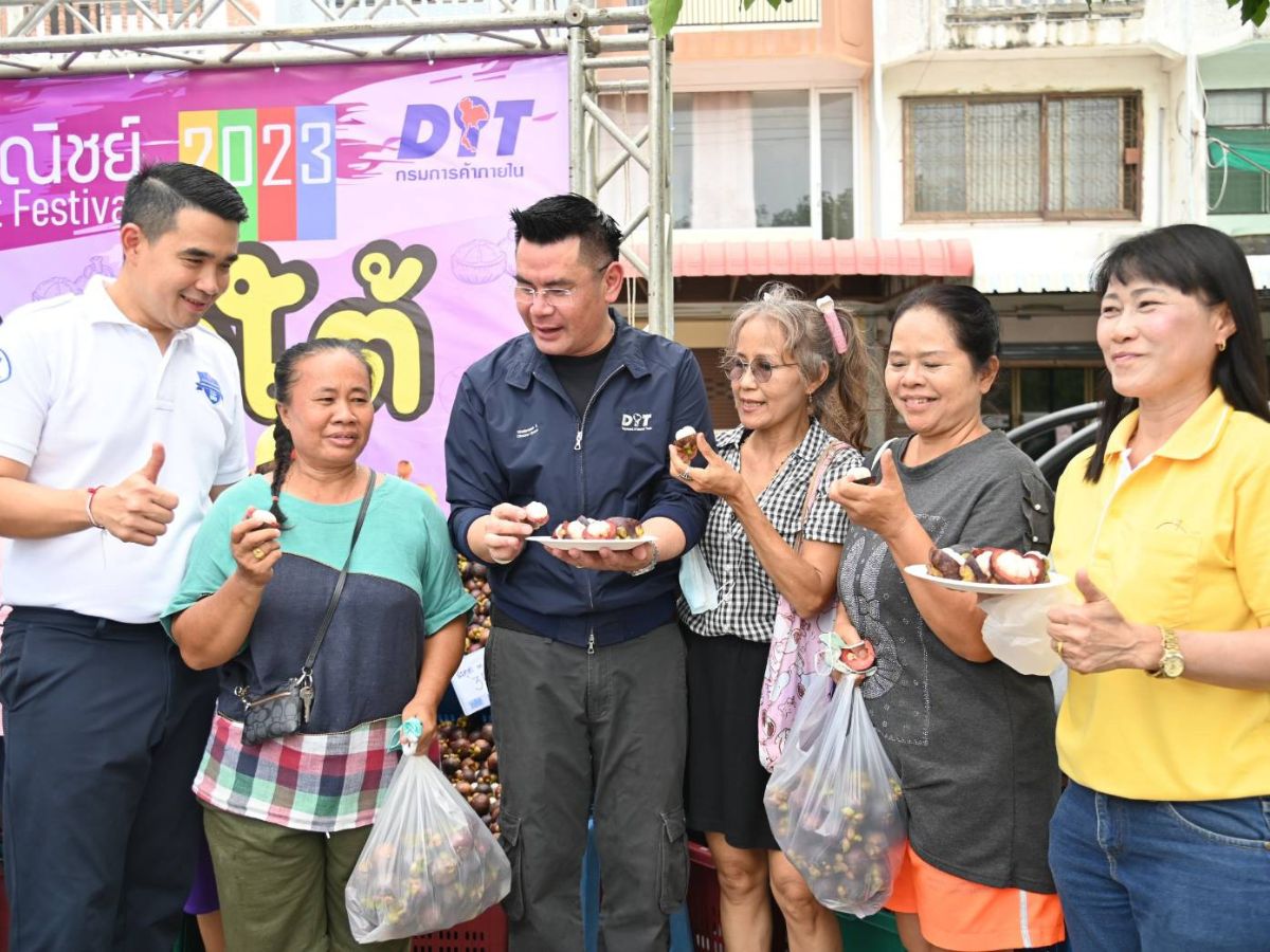 พาณิชย์ เปิดจุด “โมบายพาณิชย์” นำมังคุดใต้ขายในราคาพิเศษ ช่วยเกษตรกร