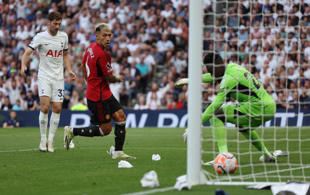 แมนฯ ยูฯ บุกพ่าย สเปอร์ส 2-0 ลิซานโดร มาร์ติเนซ ทำเข้าประตูตัวเอง