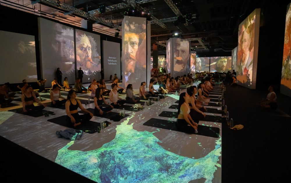 ไอคอนสยาม เปิดประสบการณ์คลาสโยคะในนิทรรศการ Van Gogh Alive Bangkok