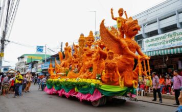 แห่เทียนเข้าพรรษา บุรีรัมย์