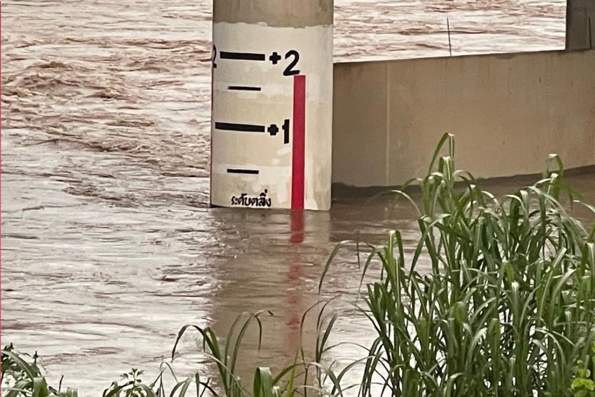 ตากเฝ้าระวัง ”แม่น้ำเมย” ล้นตลิ่ง หลังฝนตกต่อเนื่องใน อ.พบพระ