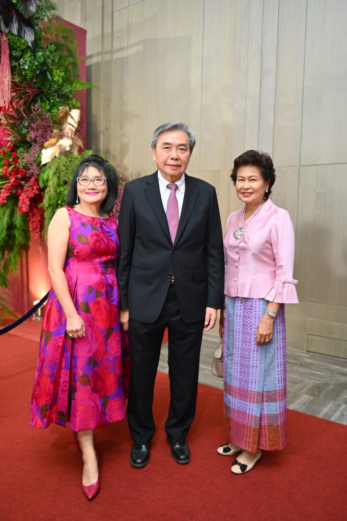 นีรา - อภิศักดิ์ ตันติวรงค์ และจุฬารัตน์ สุธีธร