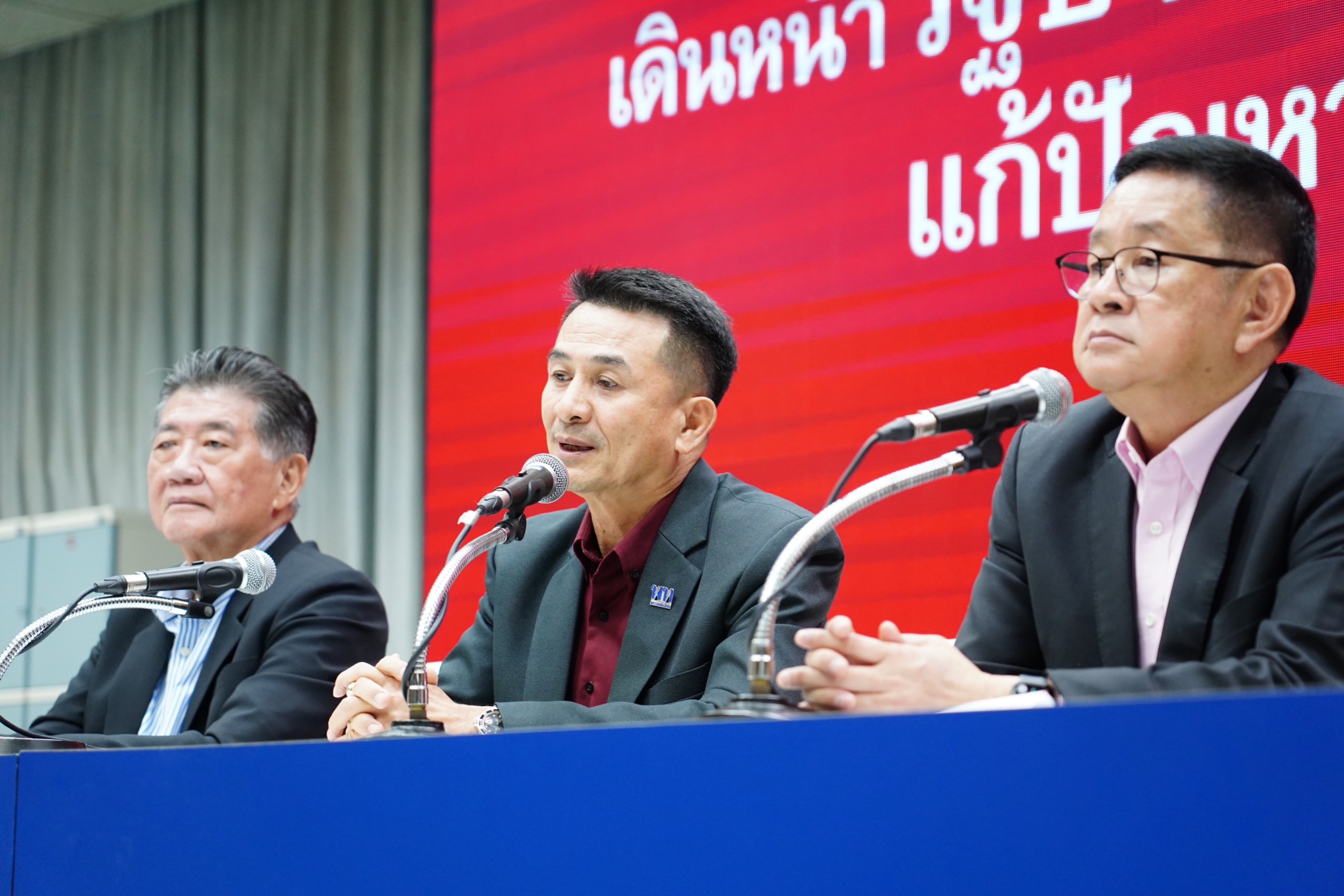 เพื่อไทยพร้อม ตั้ง 3 ขุนพลเปิดโต๊ะเจรจาแกนนำก้าวไกล ไร้เงาพิธา