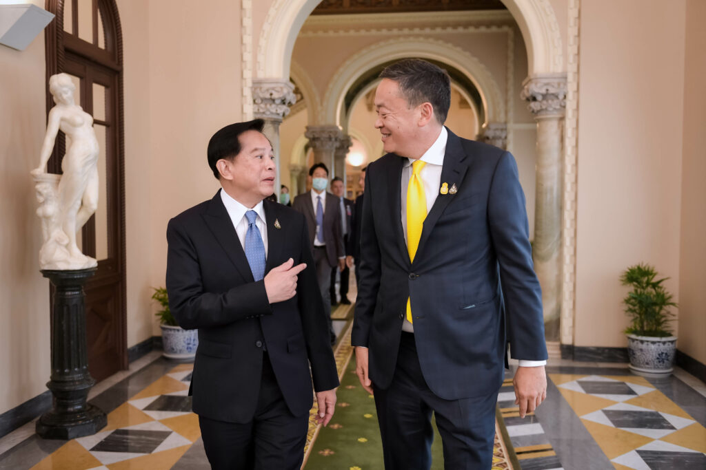 เศรษฐา พีระพันธ์ เลขาธิการนายกฯ 