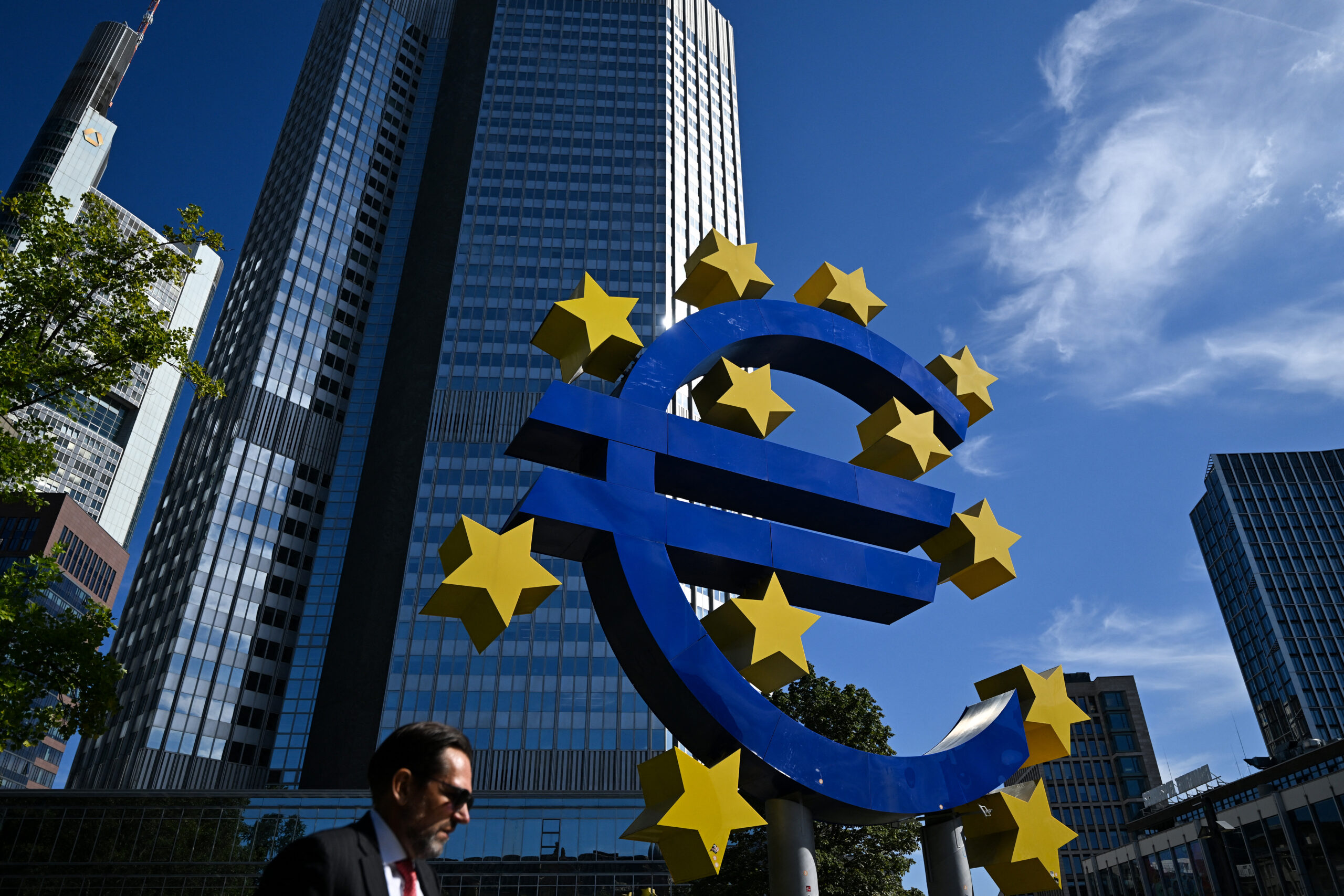 ECB ขึ้นดอกเบี้ย 0.25% ส่งสัญญาณดอกเบี้ยสูงพอแล้ว ยูโรอ่อน-เงินบาทแข็ง