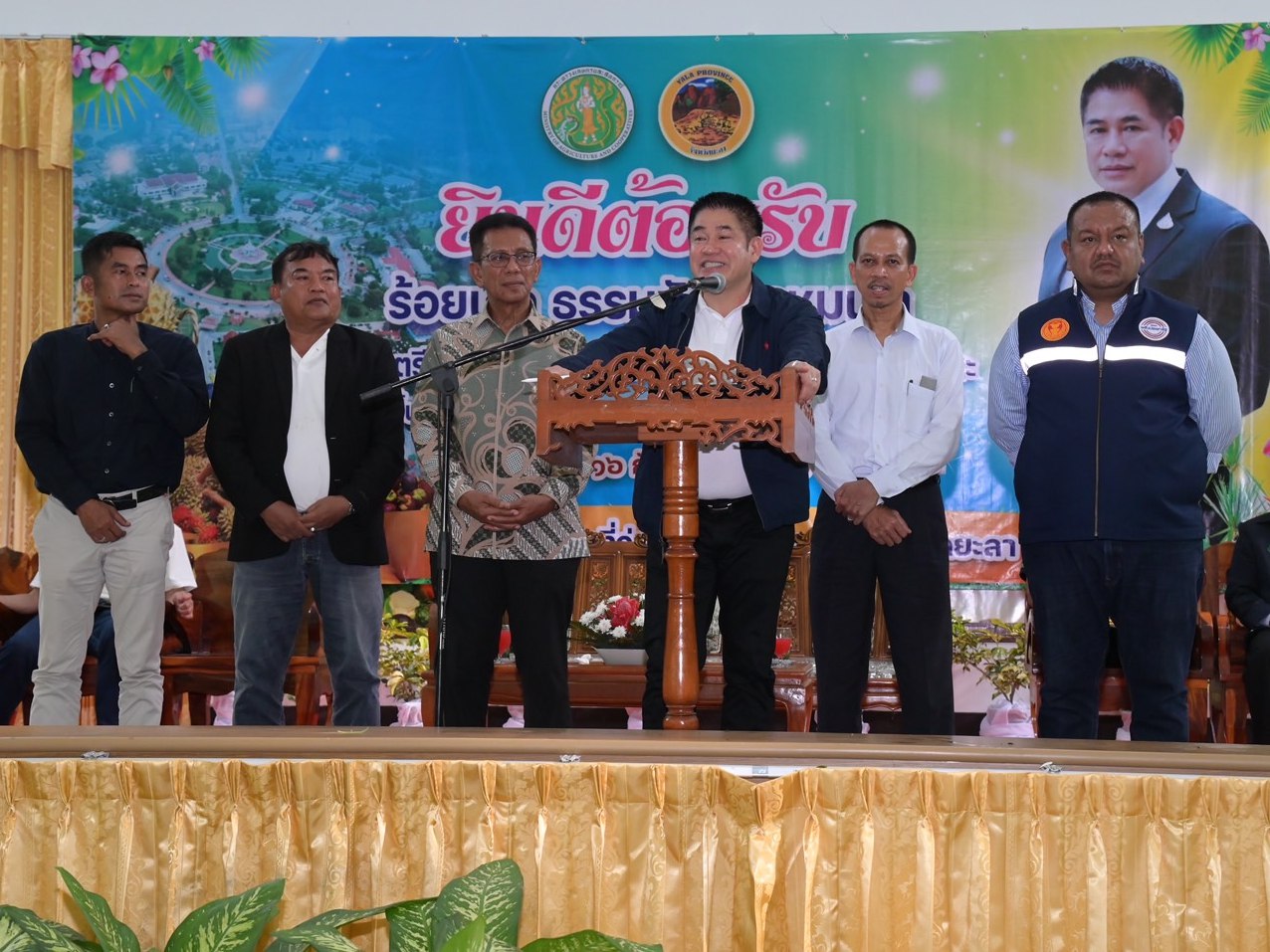 หนอนเจาะทุเรียนหลบไป “ธรรมนัส” ลงพื้นที่ยะลา ฟังปัญหาชาวสวน สั่งแก้ด่วน