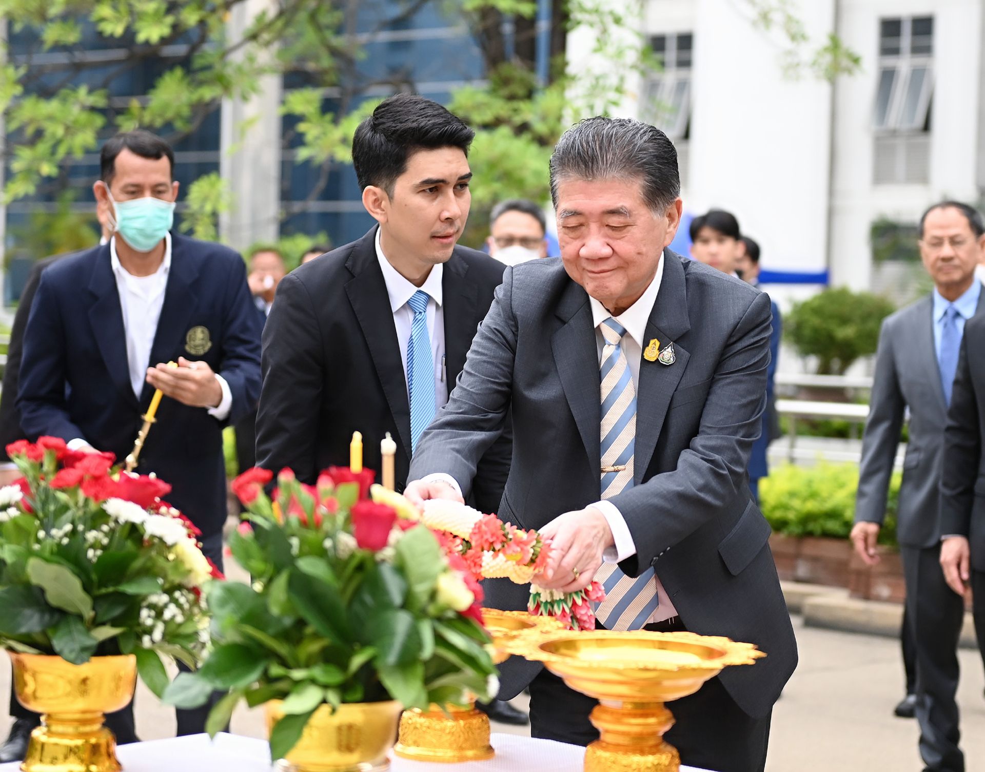 ภูมิธรรม รองนายกฯและ รมว.พาณิชย์ ตอบทุกคำถามปัญหาปากท้องประชาชน