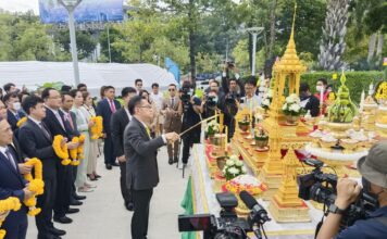 รมว.ดิจิทัลฯ สักการะศาลพระพรหม