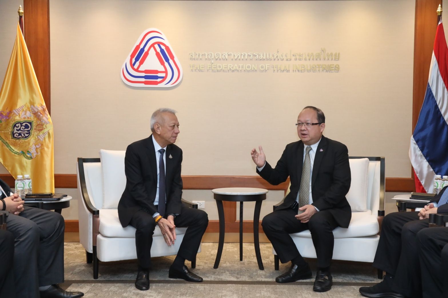 พิพัฒน์เตรียมชง ครม.ขึ้นค่าแรงของขวัญปีใหม่ ส.อ.ท. เสนอ 8 เรื่องแก้โจทย์แรงงาน