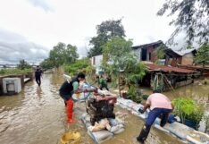 แม่น้ำมูลทะลักท่วมบ้านเรือน