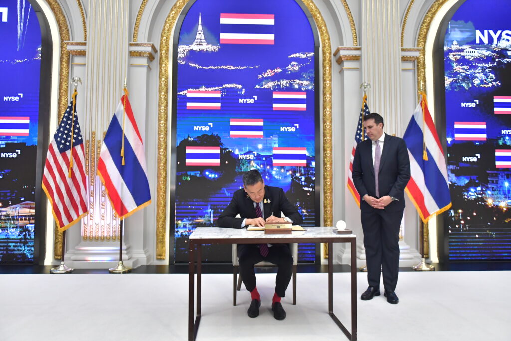 เศรษฐา ทวีสิน