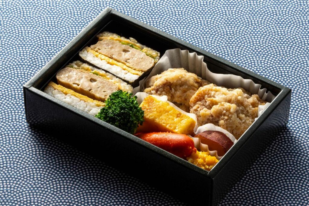 ชุดเบนโตะข้าวปั้นโอมูซูบิ
