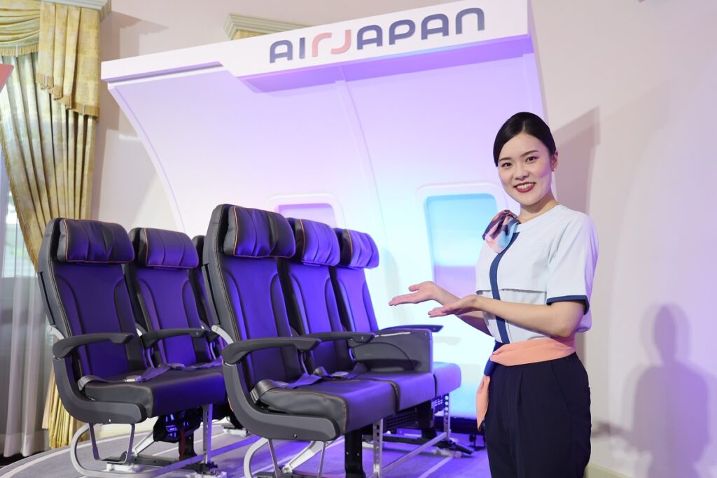 ที่นั่งมีระยะห่าง (Seat pitch) 81 เซนติเมตร โดยประมาณ