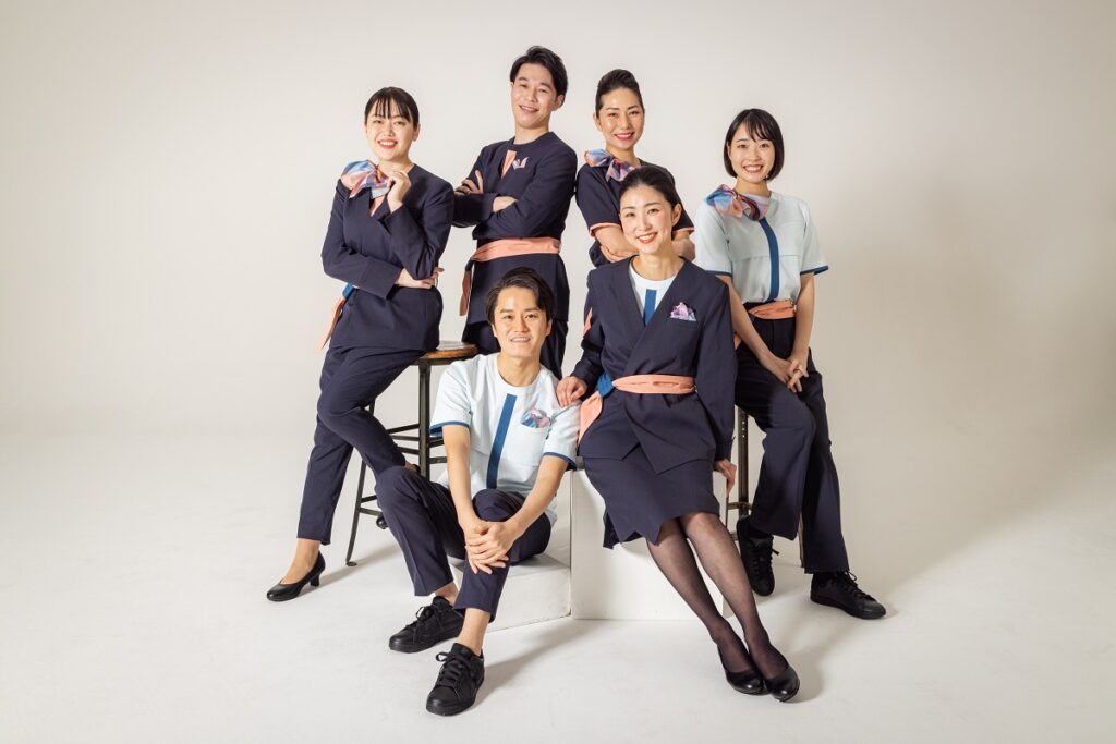 ชุดยูนิฟอร์มของพนักงานสายการบินแอร์เจแปน เน้นความ Unisex