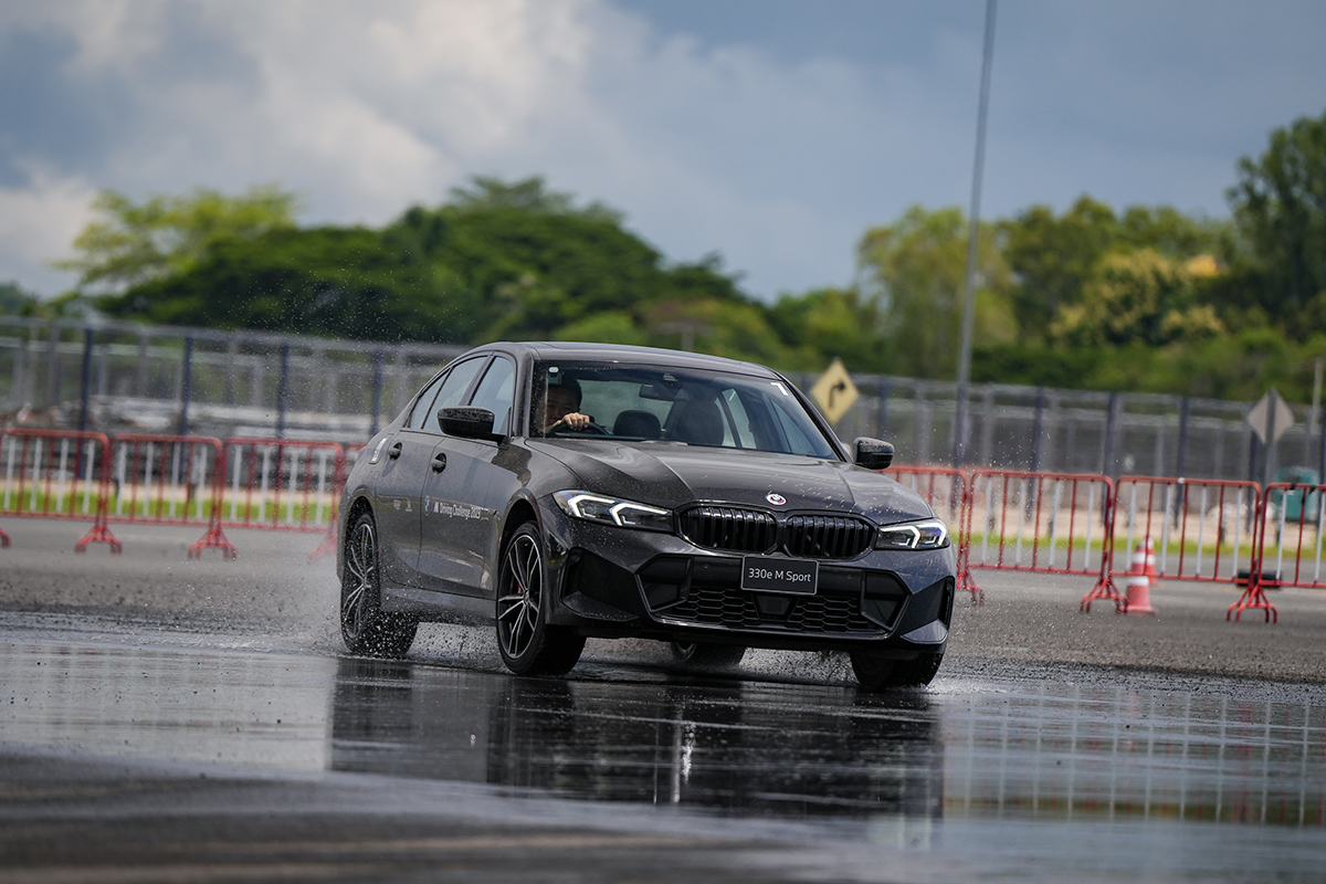 BMW 330e