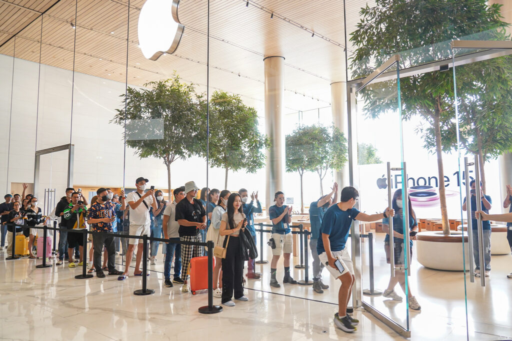 iPhone 15 Apple Store สาขาไอคอนสยาม