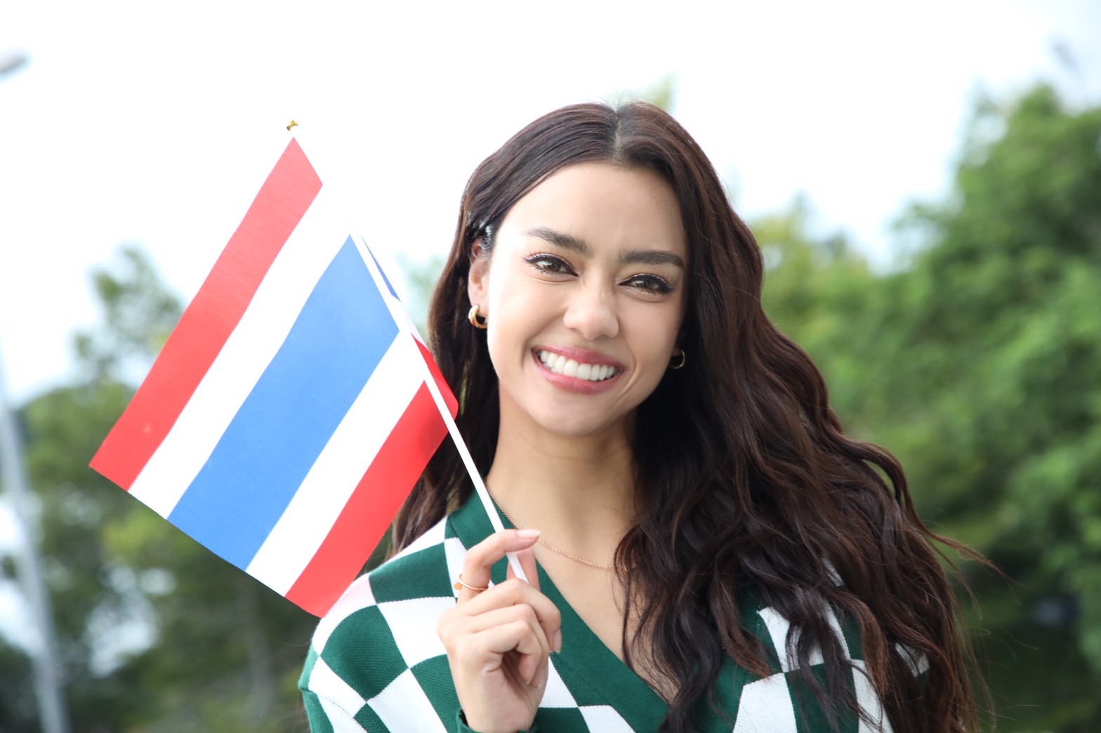 “อแมนด้า-รัศมีแข” นำทีมฟาร์มเฮ้าส์ เชียร์นักตบลูกยางสาวไทย