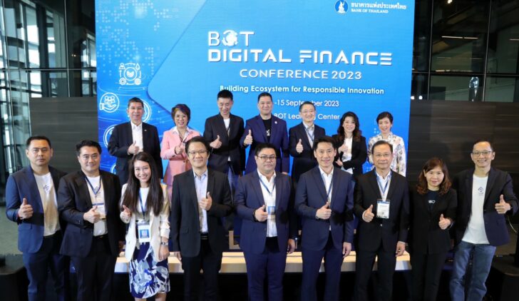 Finance-BankofThailand-KKP ผู้บริหารถ่ายภาพร่วมกัน