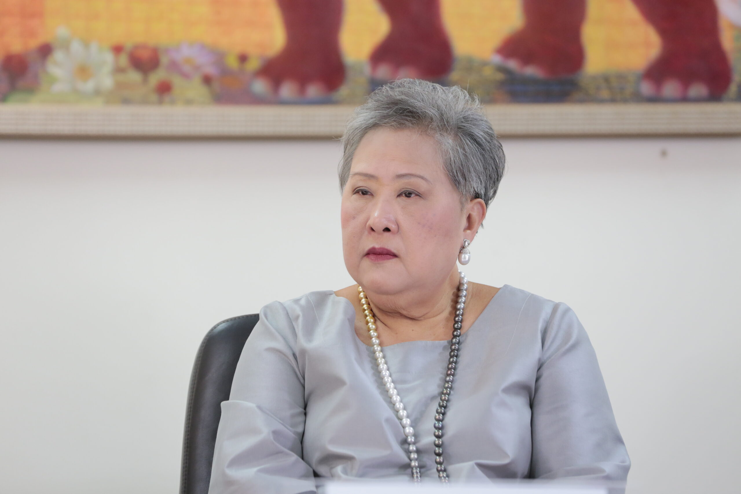 นางประพิณ รุจิรวงศ์