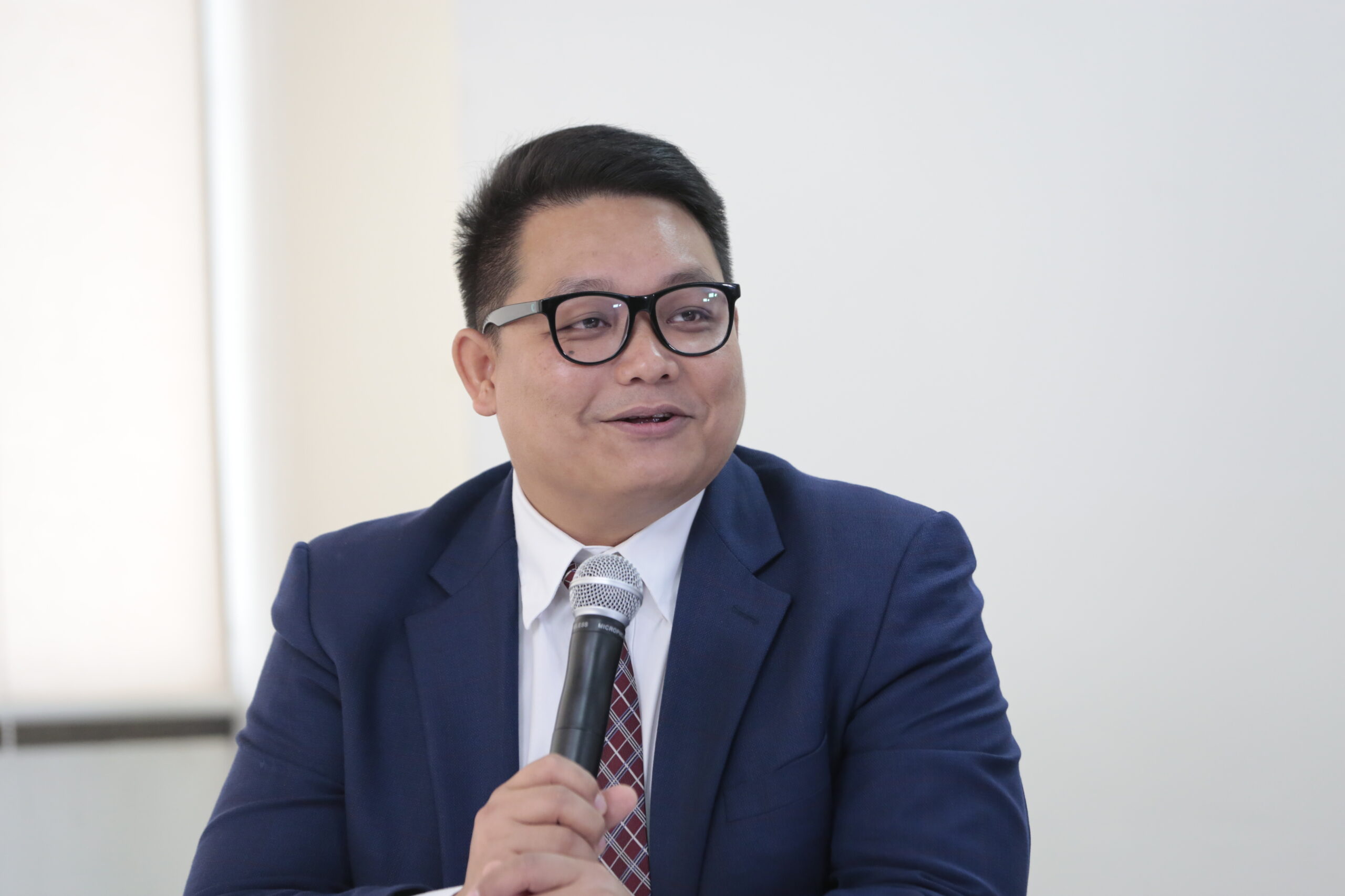 ผศ.อัครพงษ์ ค่ำคูณ