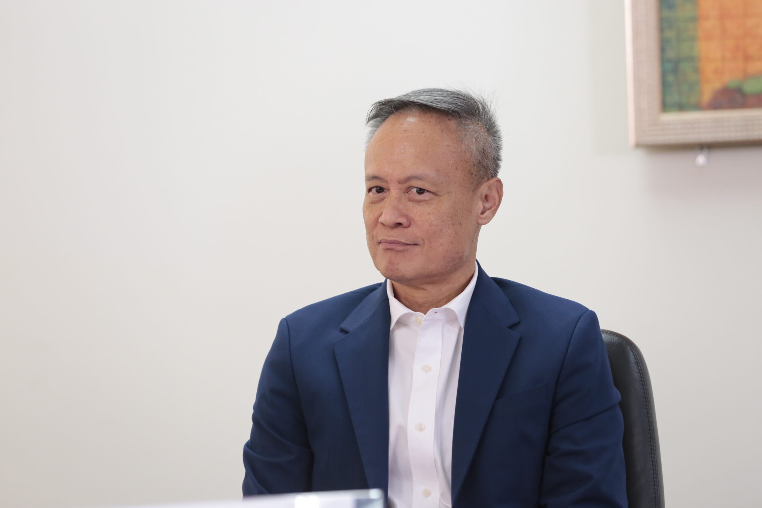 นายปารเมศ เหตระกูล