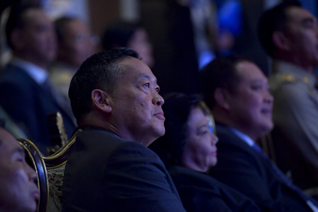 เศรษฐา ทวีสิน