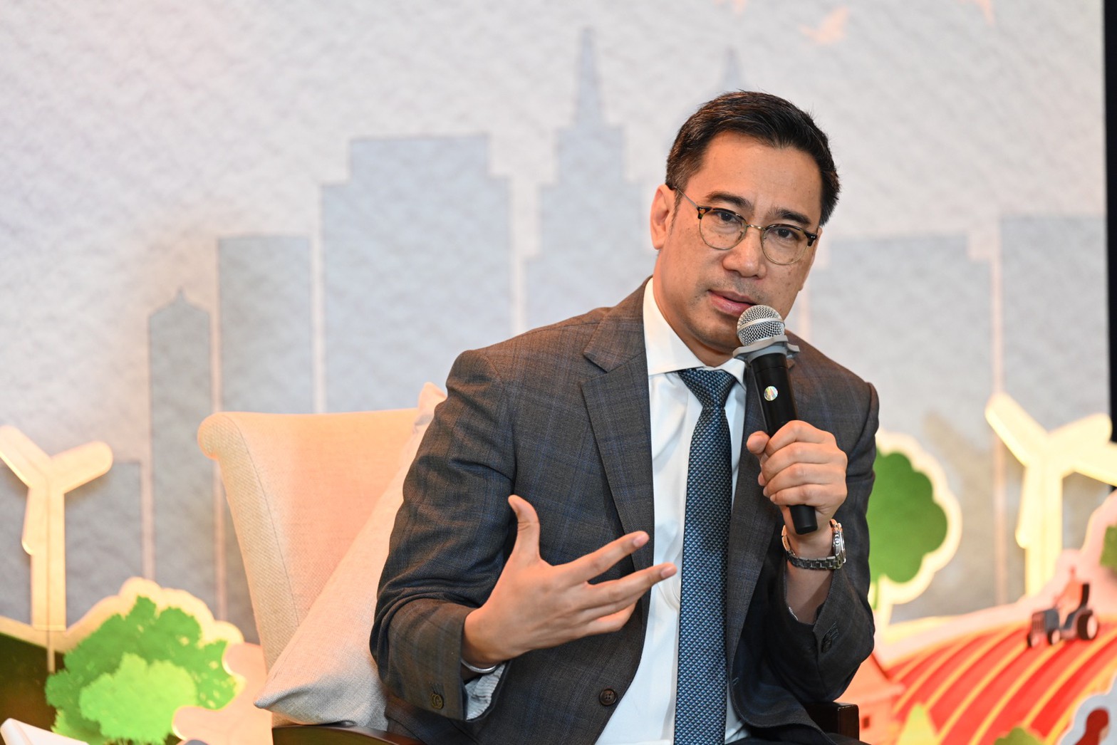 ผู้ว่าฯ ธปท. ย้ำขึ้นดอกเบี้ย ไม่ได้หวังสกัดบาทอ่อนค่า ดอกเบี้ย 2.50% เหมาะสมเศรษฐกิจ
