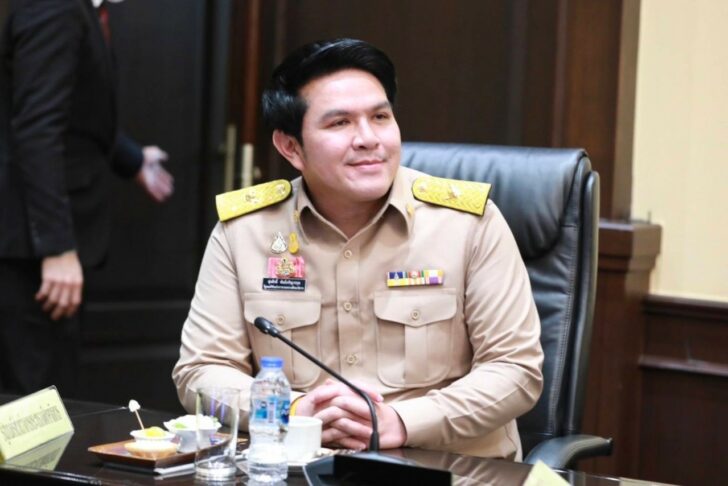 นายสุรศักดิ์ พันธ์เจริญวรกุล รัฐมนตรีช่วยว่าการกระทรวงศึกษาธิการ (ศธ.) นายสุรศักดิ์ พันธ์เจริญวรกุล รัฐมนตรีช่วยว่าการกระทรวงศึกษาธิการ (ศธ.)