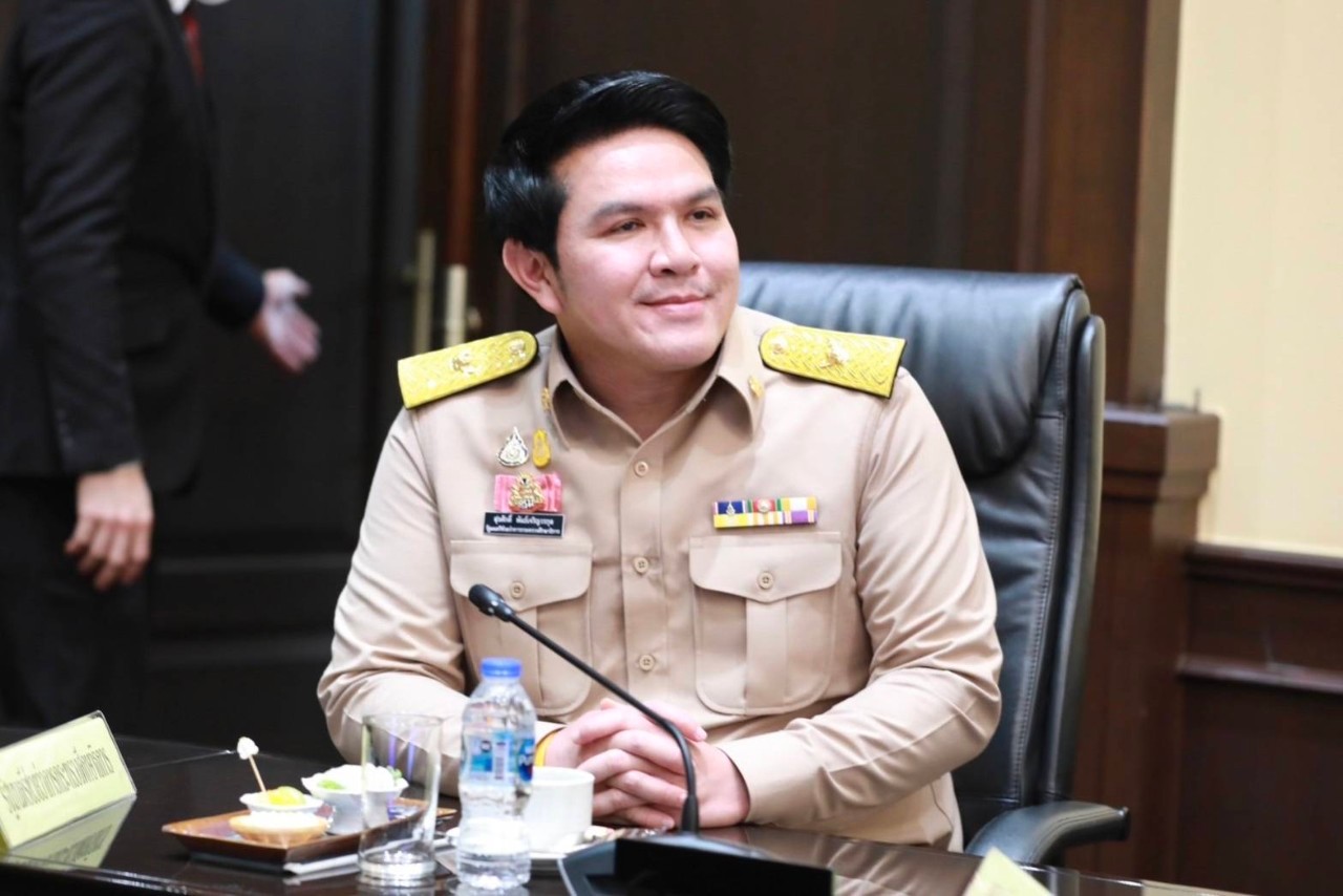 ศธ.เดินหน้าแก้สารพัดปัญหาการศึกษา ลุยควบรวมโรงเรียน แจกแท็บเลต