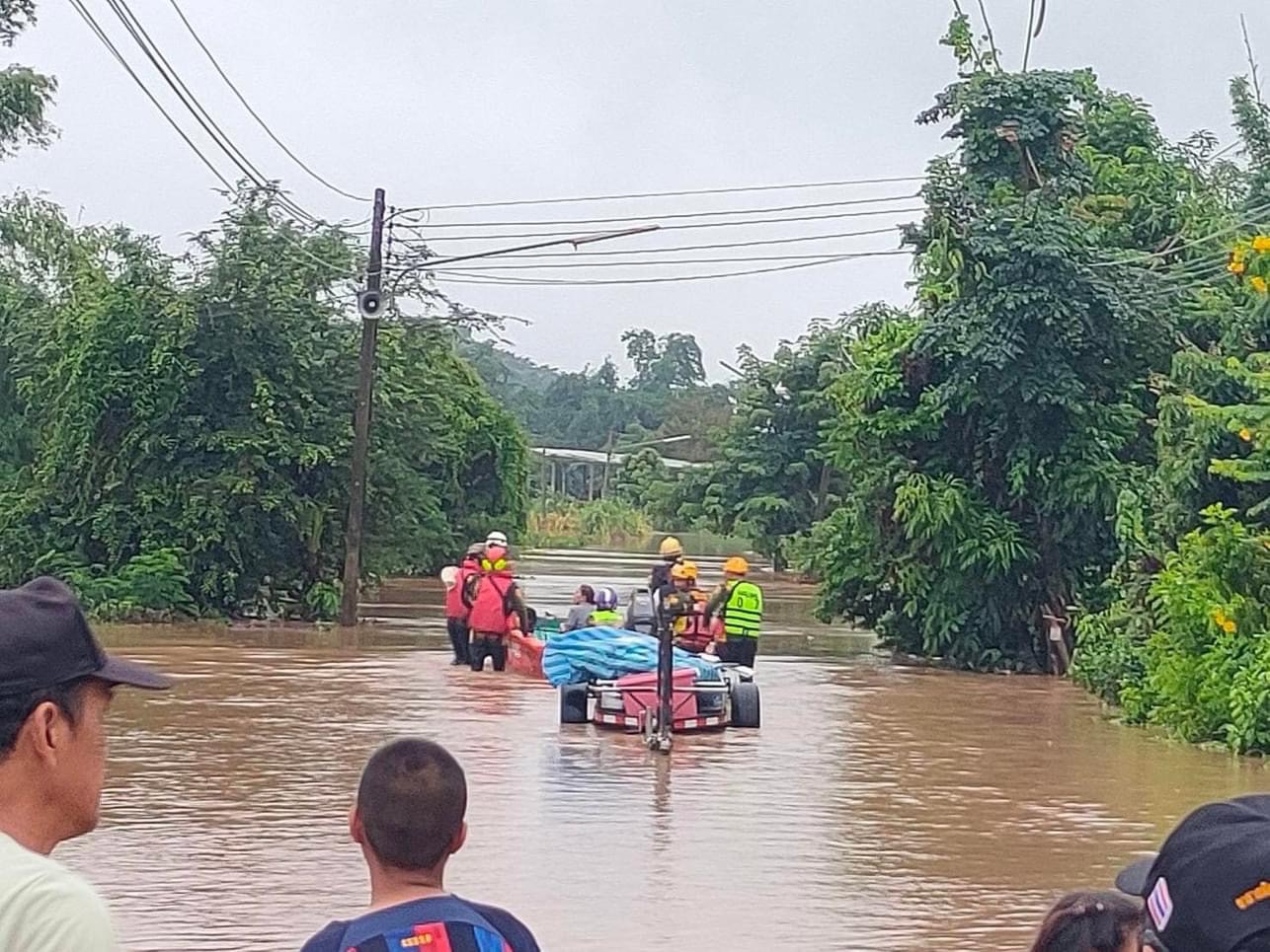 เพชรบูรณ์เร่งป้องน้ำท่วมเขตเทศบาลหล่มสัก หลังฝนตกหนักต่อเนื่อง