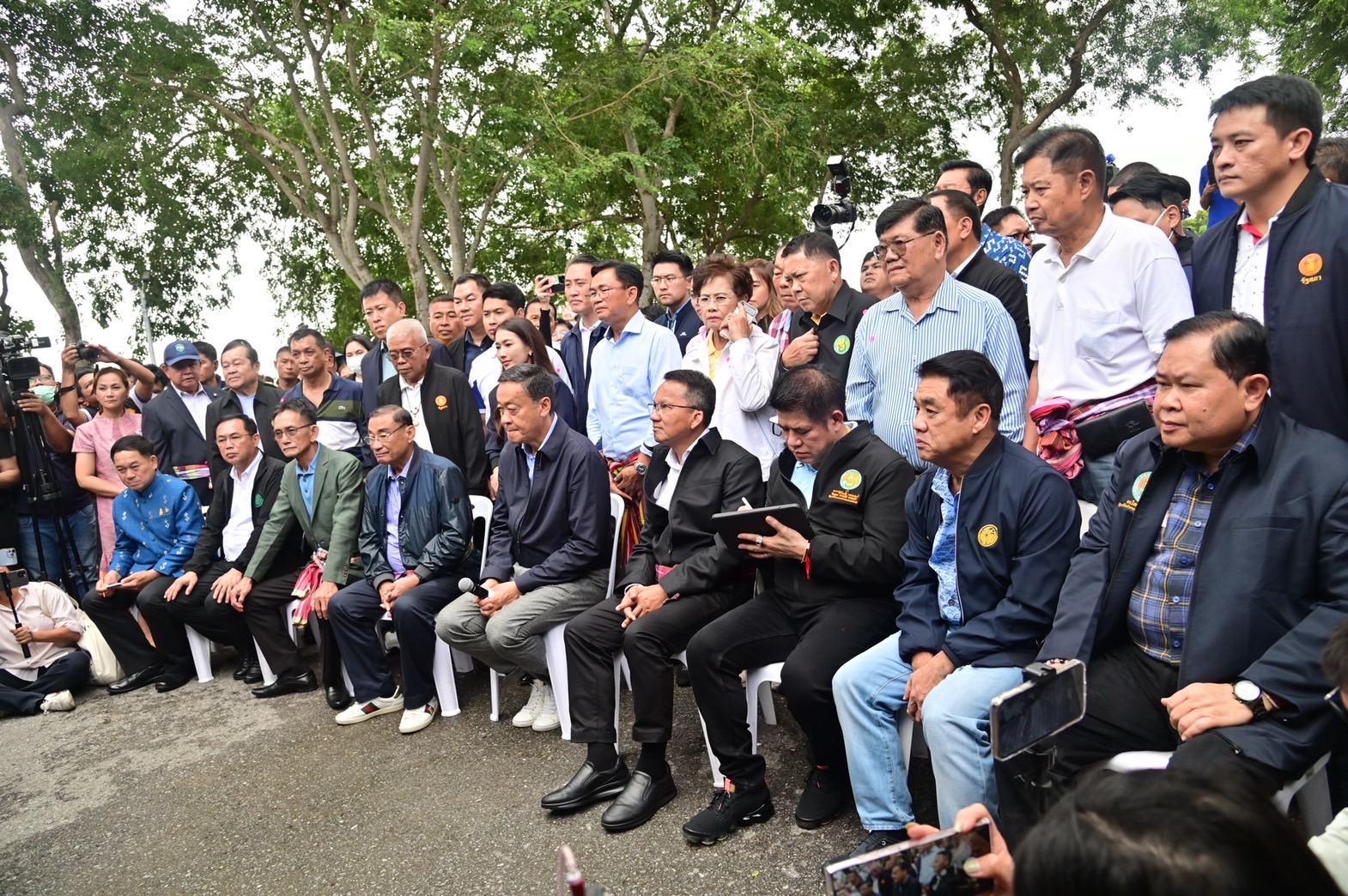 “ธรรมนัส” ควง 2 รมช.เกษตรฯ ลงพื้นที่ฟังเสียงชาวบ้านอีสาน-รับมือเอลนีโญ