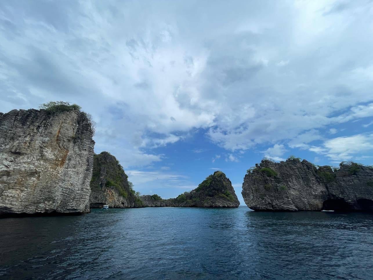 หมู่เกาะลันตา จ.กระบี่ เปิดให้เข้าเที่ยว ”เกาะรอก” ราชินีแห่งอันดามันได้ 1 ต.ค.นี้