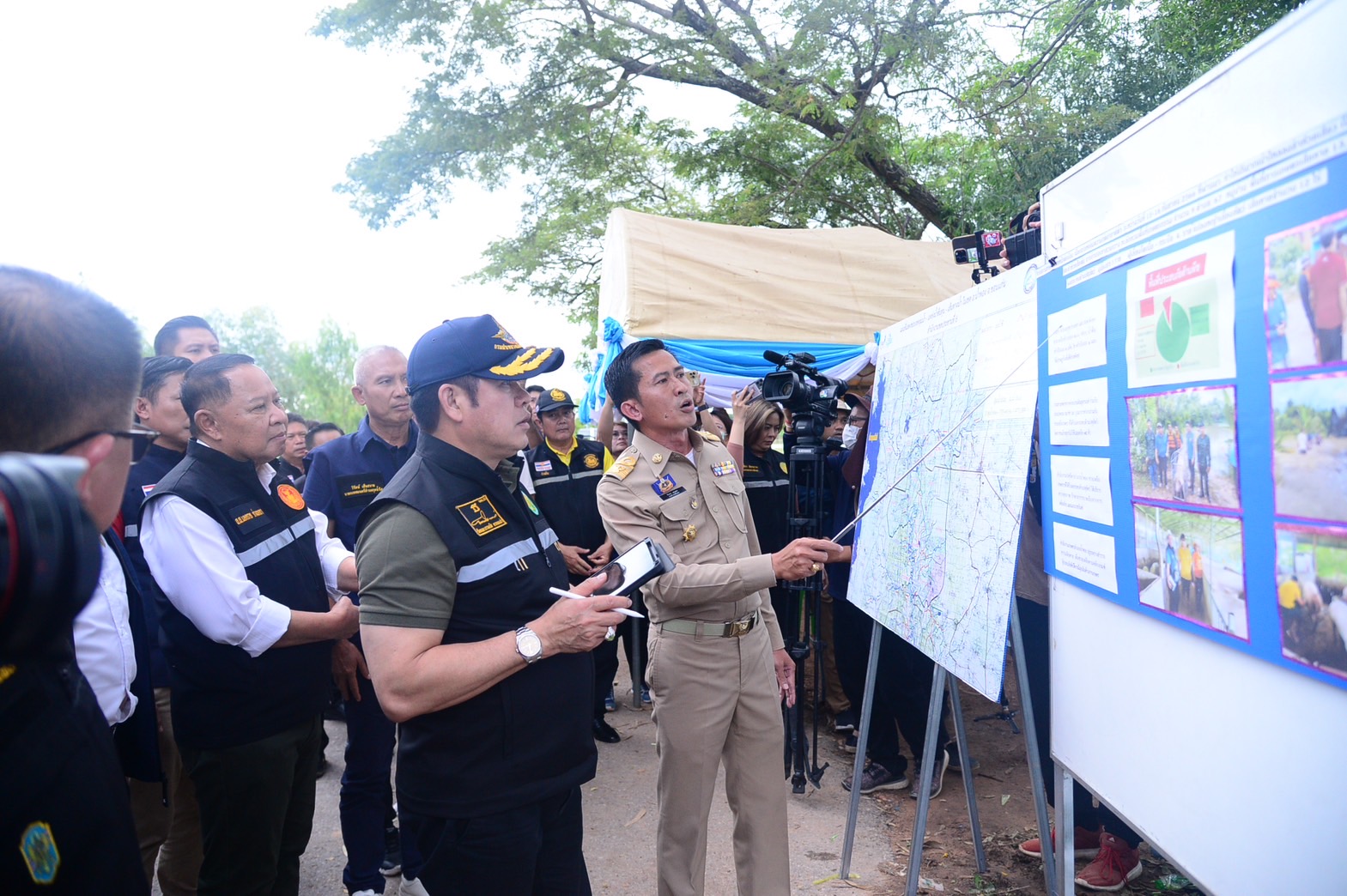 น้ำท่วมขอนแก่น “ธรรมนัส” รุดเยี่ยมมอบถุงยังชีพ พื้นที่เกษตรกรรมเสียหาย 7,600 ไร่