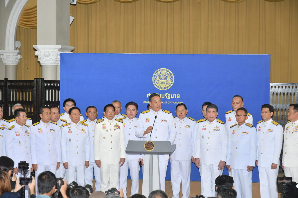 เศรษฐา ทวีสิน